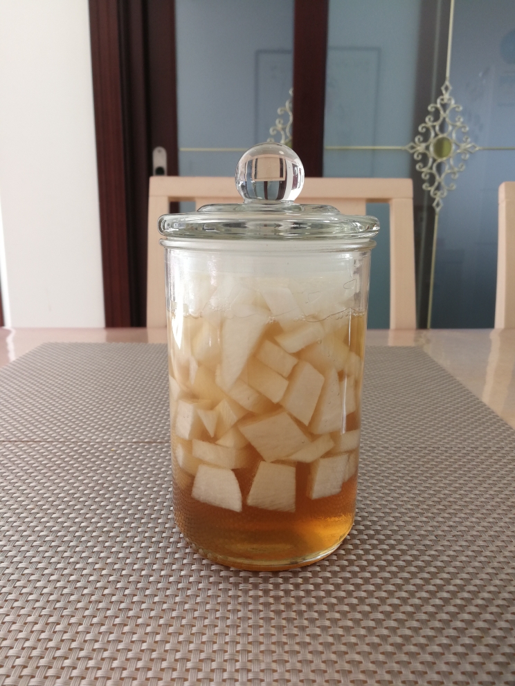 白萝卜蜂蜜汁（此方止咳，对咽炎、咽喉肿痛咽痒有效）的做法 步骤3