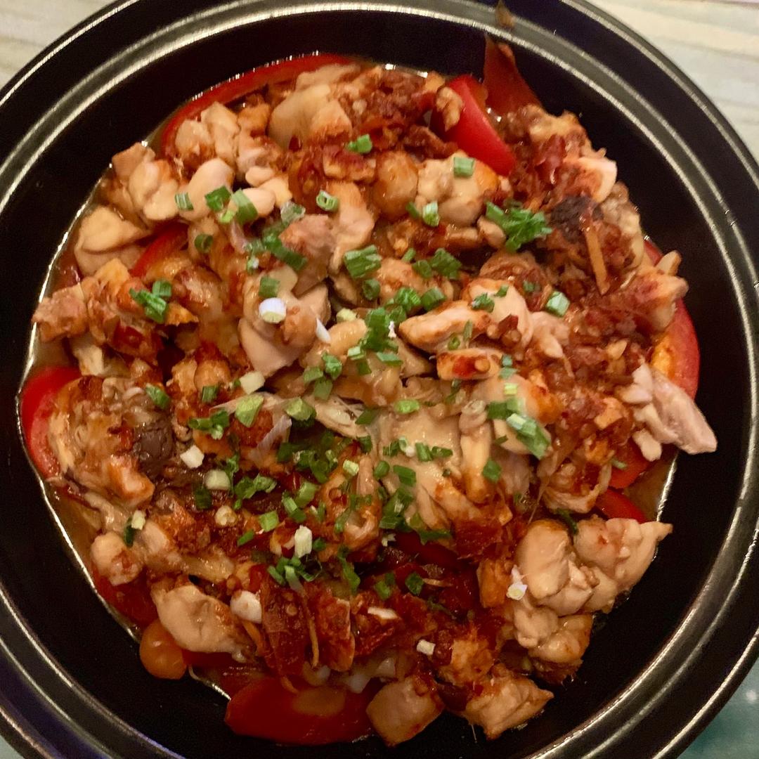金针菇玉米鸡腿肉杂炖(塔吉锅)