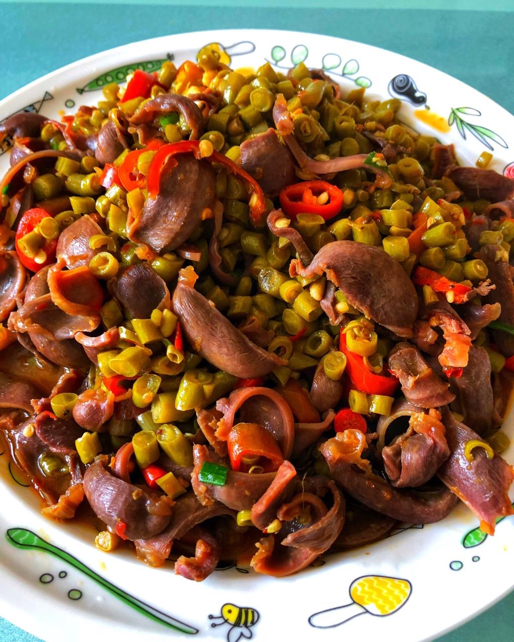 zz滴人儿做的酸豆角炒鸡胗