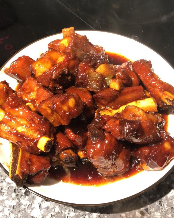刘先生学料理做的红烧排骨
