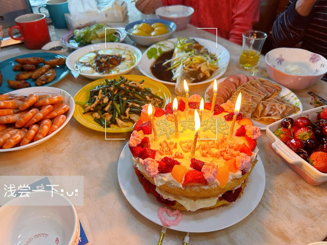 新手必成8寸生日蛋糕（详细多图干货经验分享，解决戚风蛋糕塌陷，奶油饰面涂不好，烤箱温度不好掌握等各种问题）
