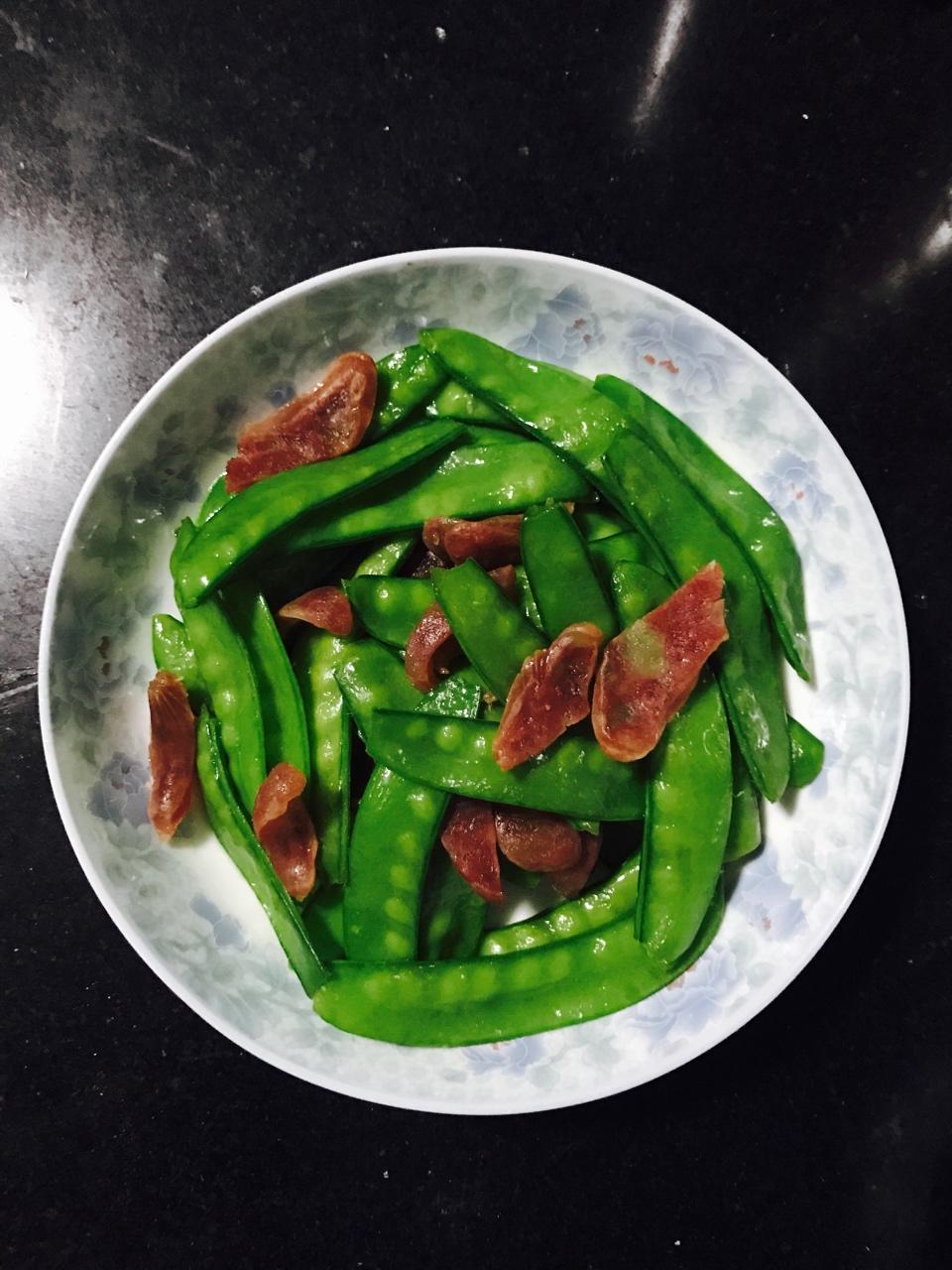 腊肠炒荷兰豆