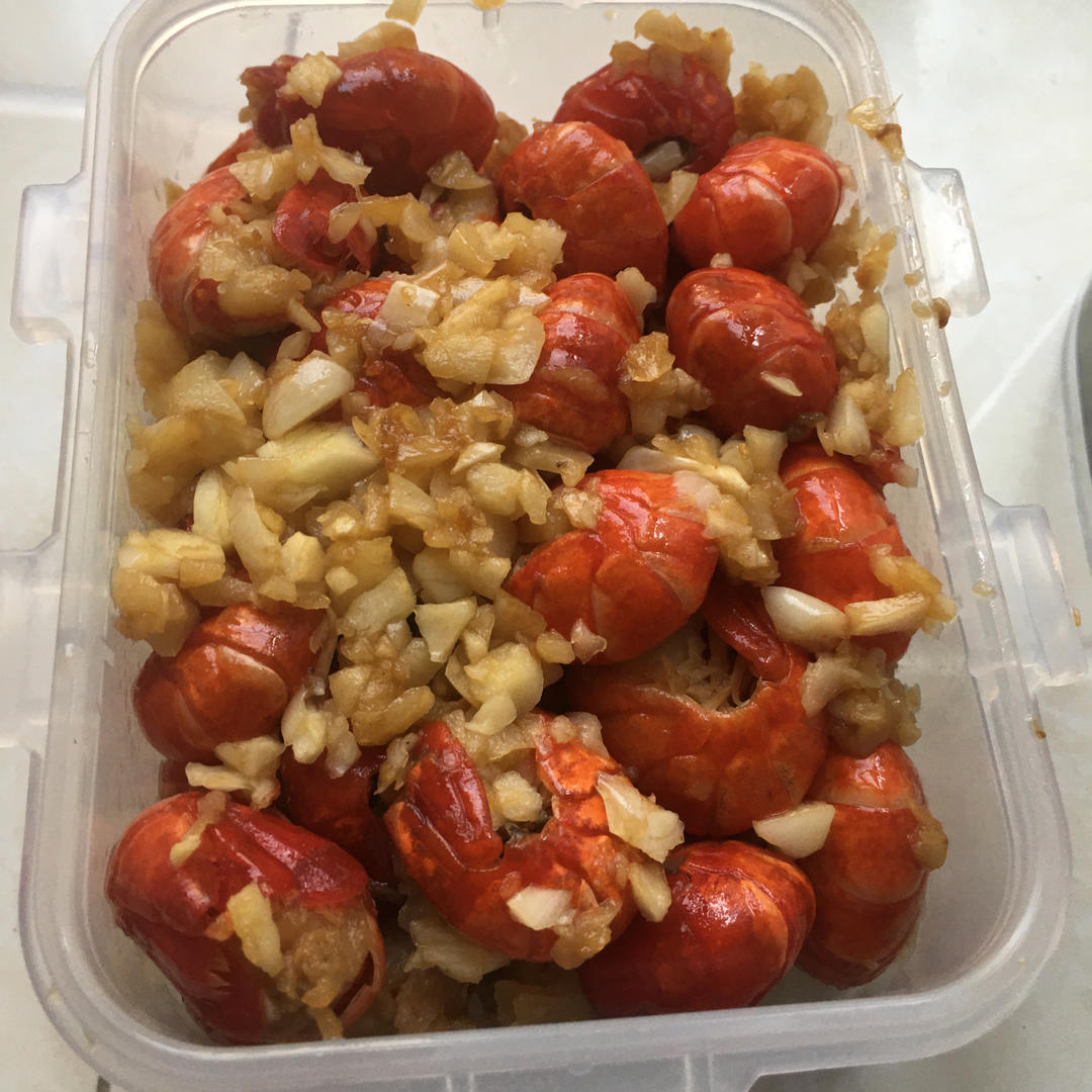 好吃到爆的蒜香小龙虾