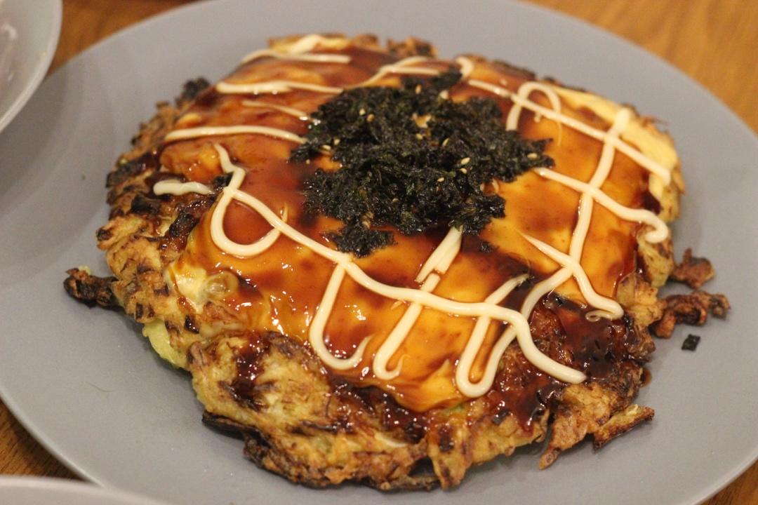 这才是大阪烧！Hiroshima Okonomiyaki 広島風お好み焼き（搬运自：just one cookbook）