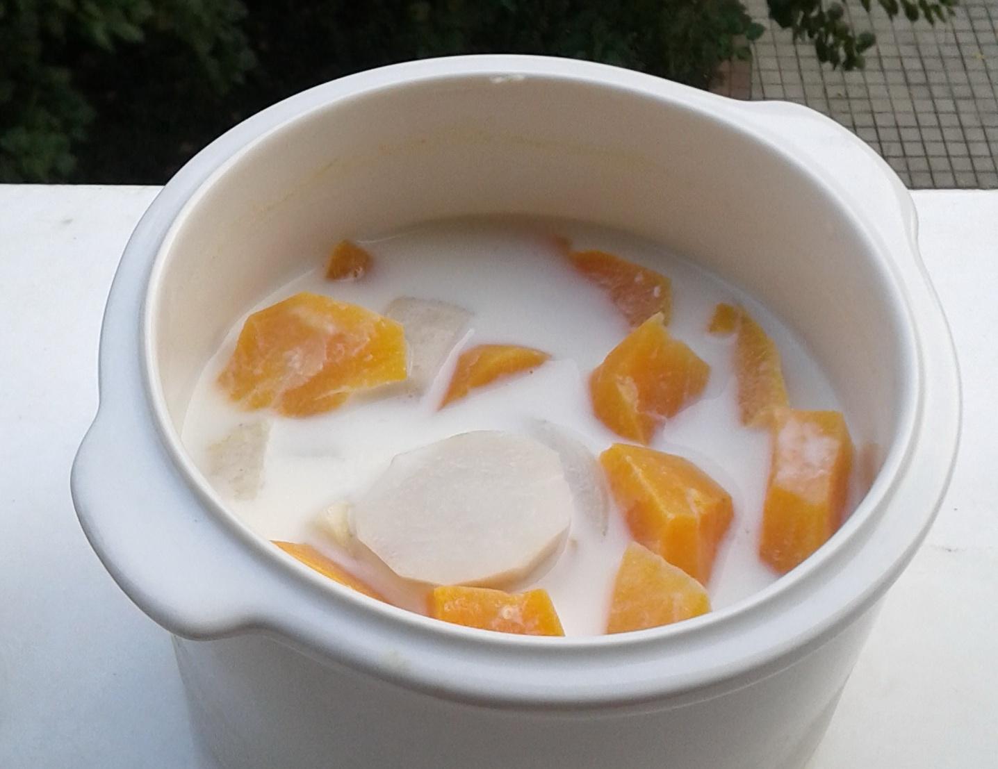 香芋红薯牛奶煲（隔水炖）