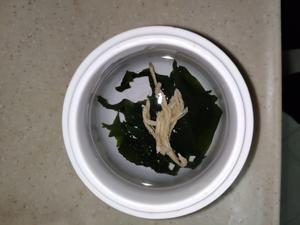 螺旋藻银鱼汤的做法 步骤2