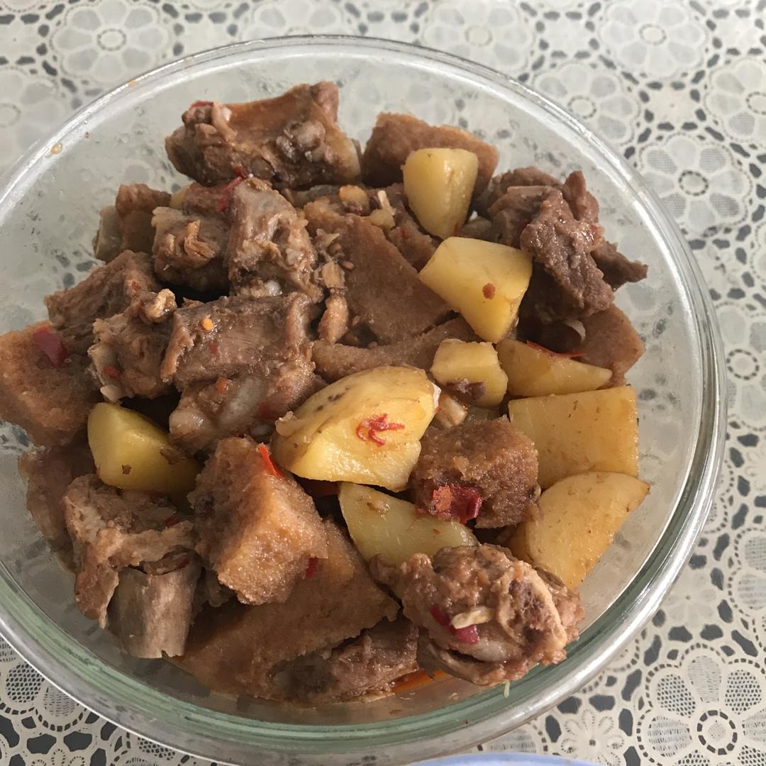 川味土豆烧排骨