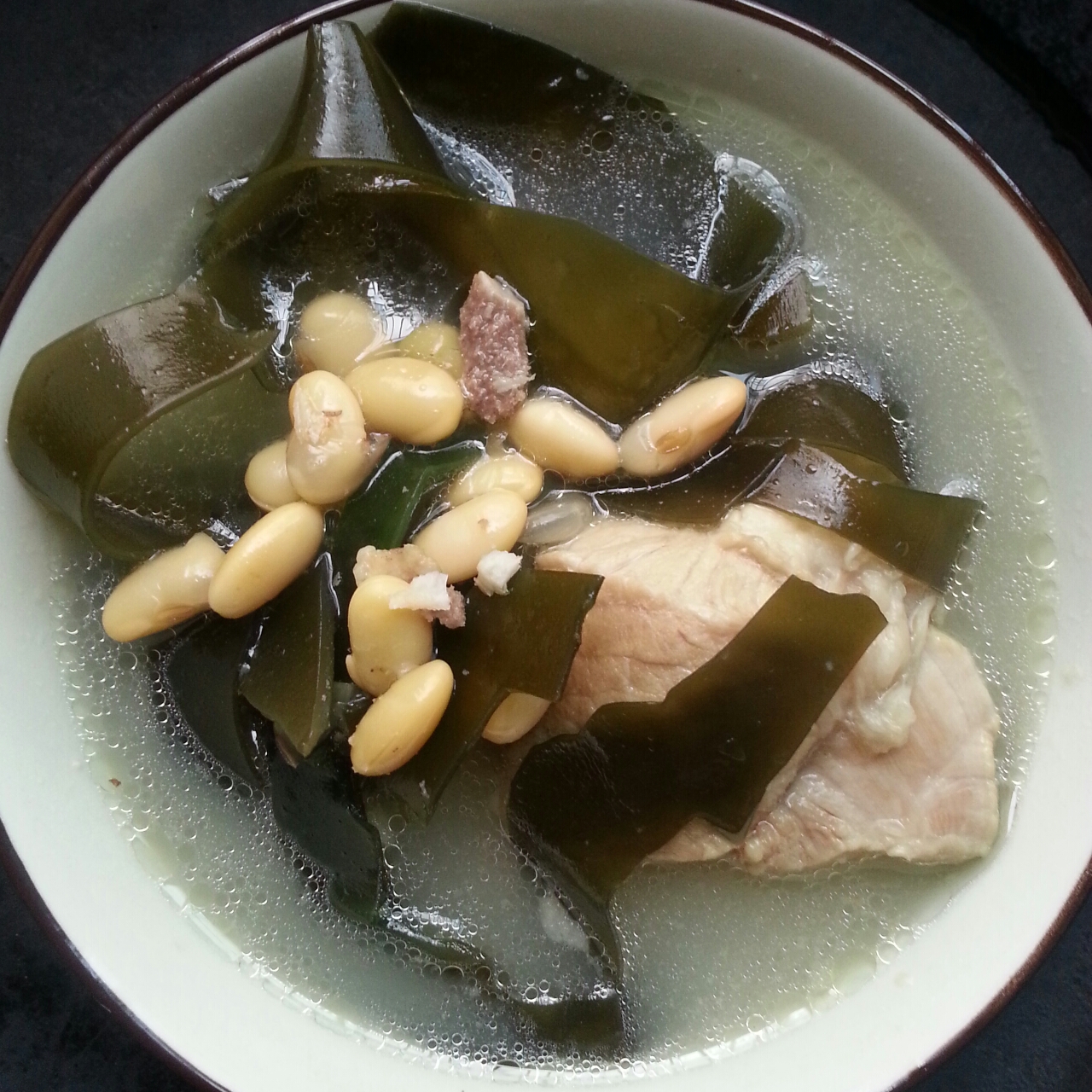 海带黄豆龙骨汤