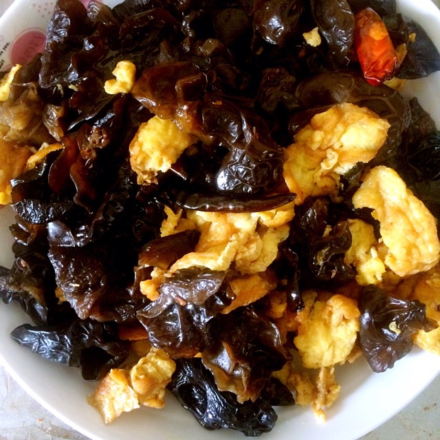 色香味美的黑木耳炒鸡蛋