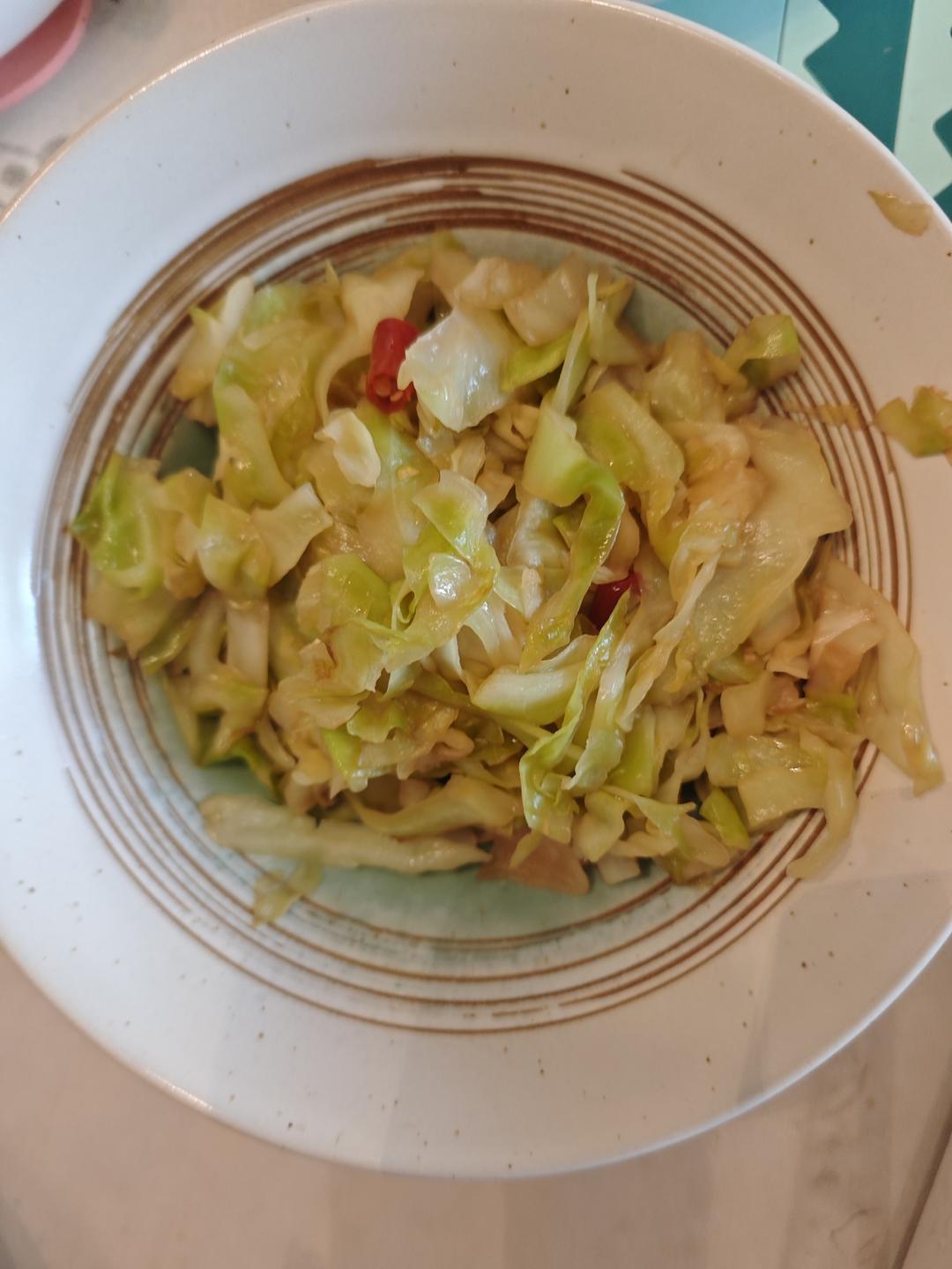 一分钟即可出锅的炝包菜丝、超级爽口下饭