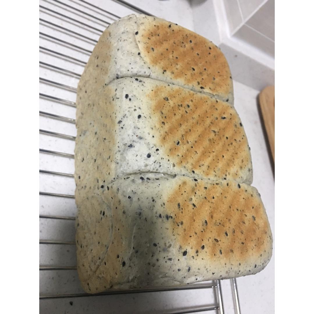 营养丰富的黑芝麻小吐司