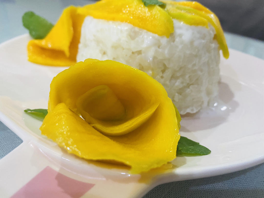 椰浆芒果糯米饭（附芒果玫瑰花做法）