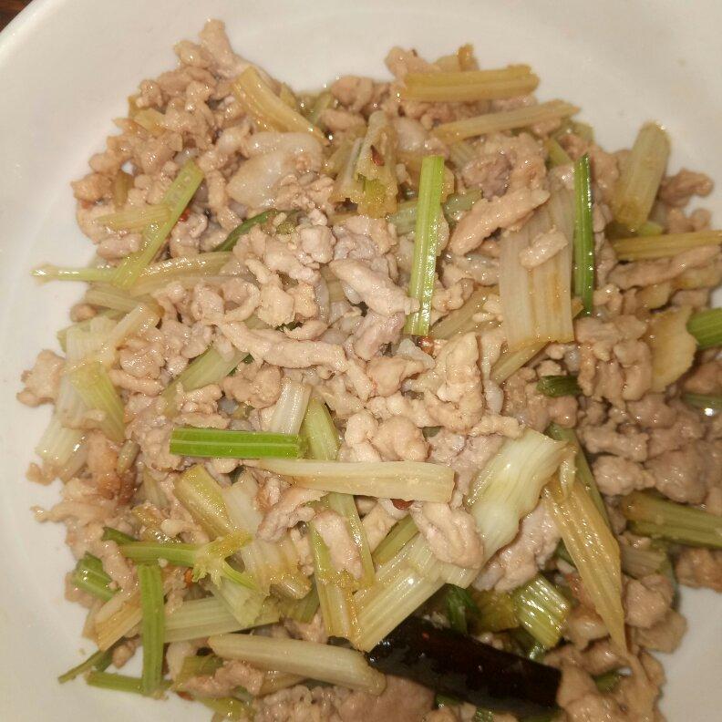 芹菜炒肉丝