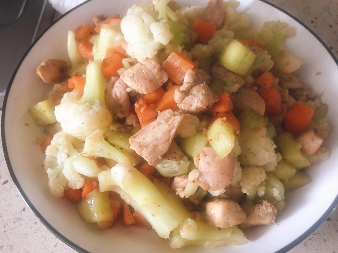 胡萝卜黄瓜鸡胸肉