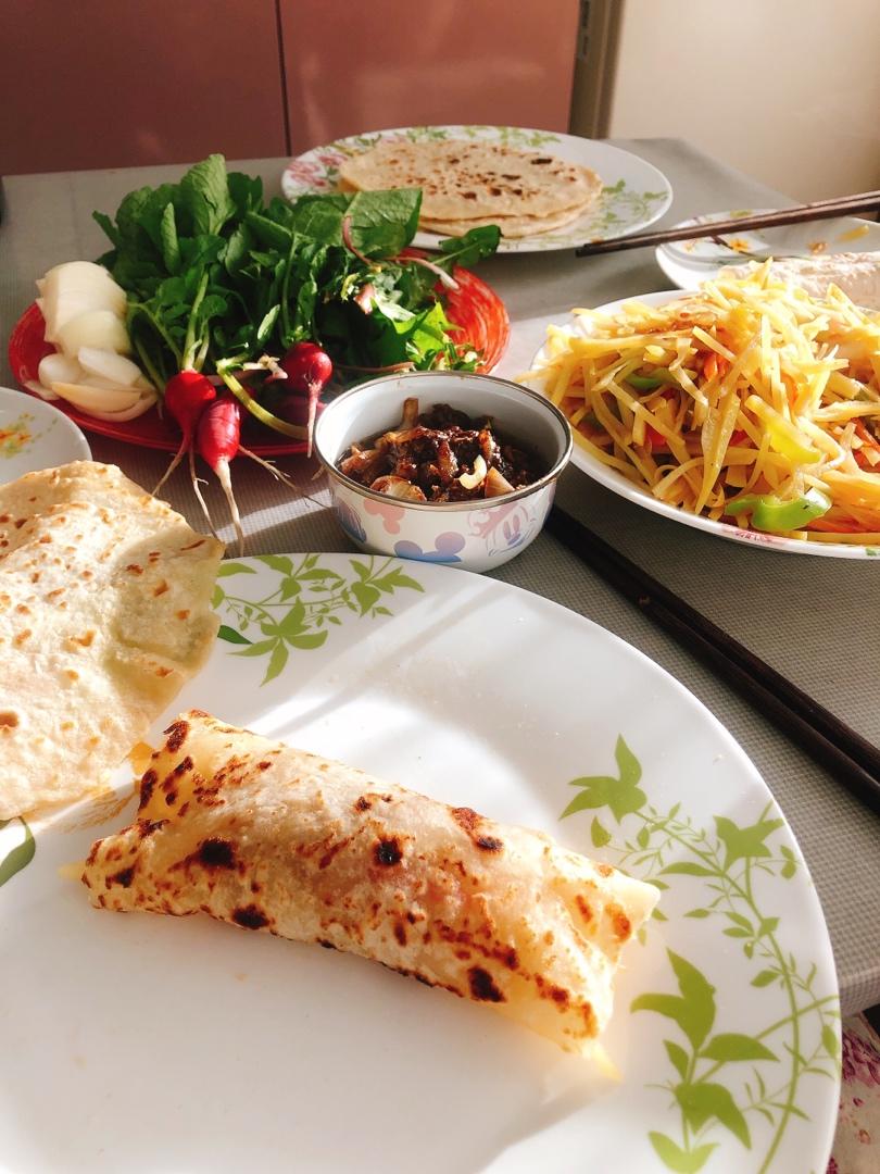 椒香土豆丝卷饼-早餐、正餐都适合