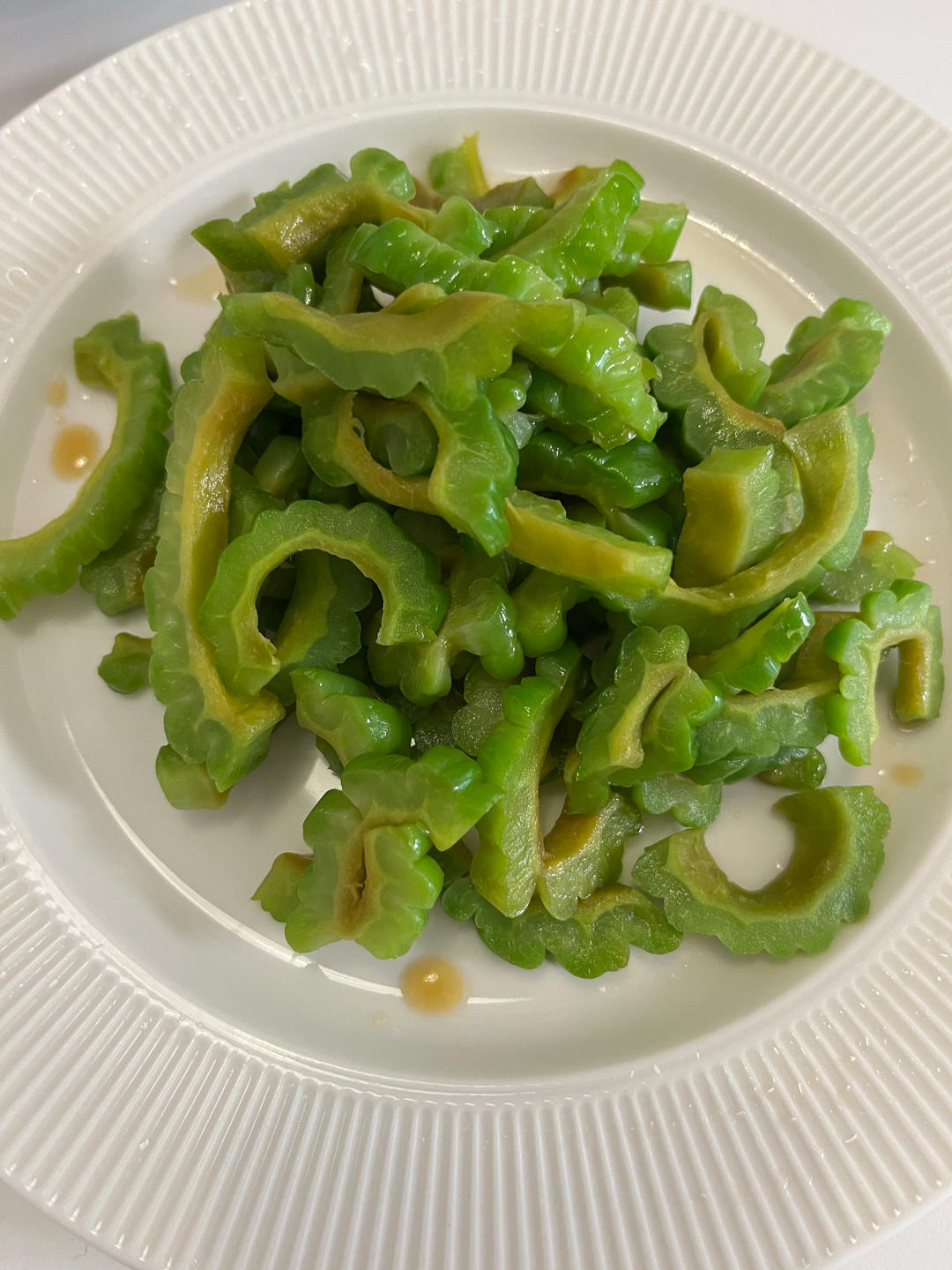 凉拌苦瓜(色碧、味脆)