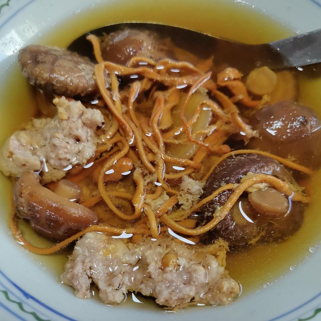 香菇虫草花肉饼汤