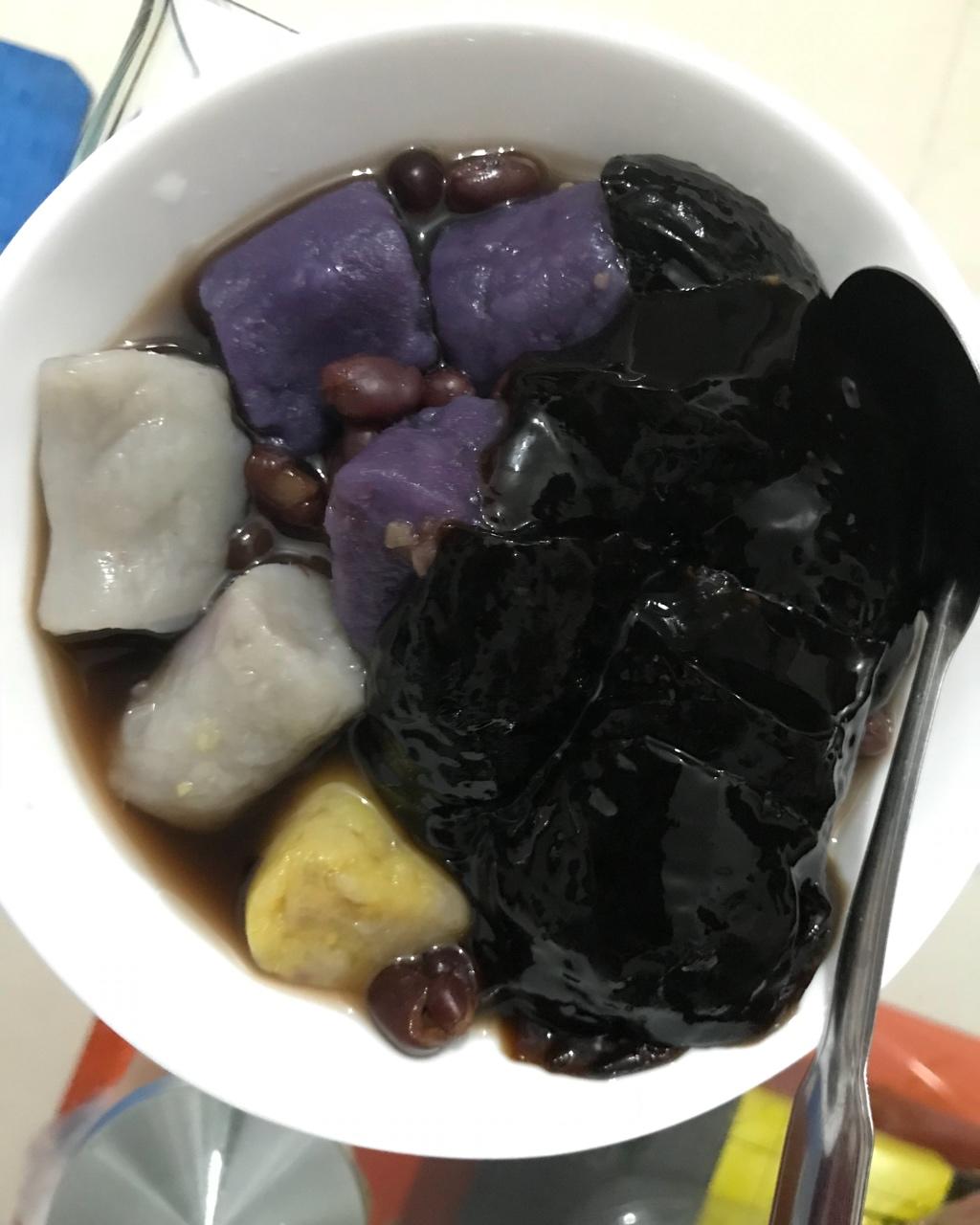 自制鲜芋仙芋圆（另附: 蜜红豆和仙草冻的做法）