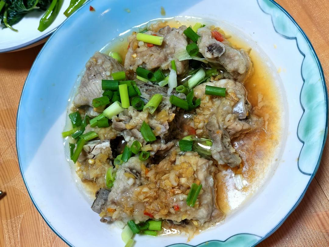 排骨怎么蒸才嫩？第一步先焯水就错了，记住这个窍门排骨嫩滑多汁