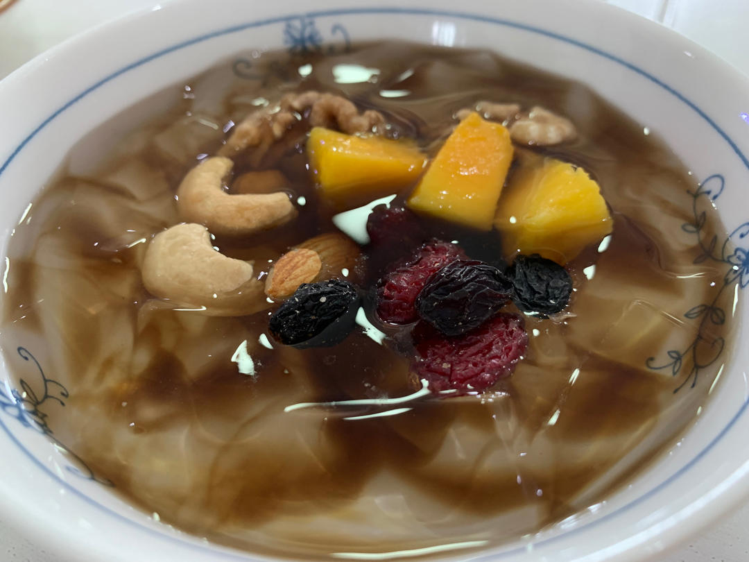 自制晶莹剔透、口感凉滑的——冰粉粉