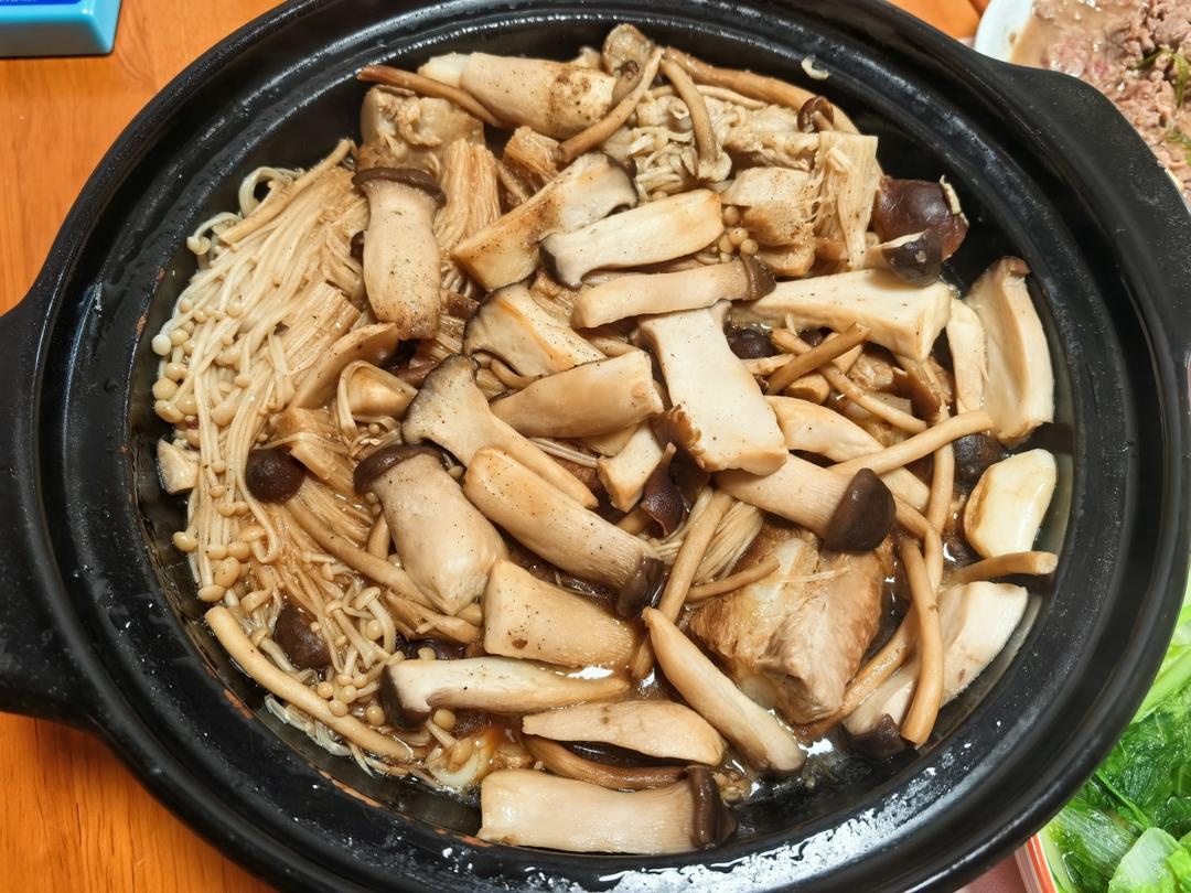 杂菇煲
