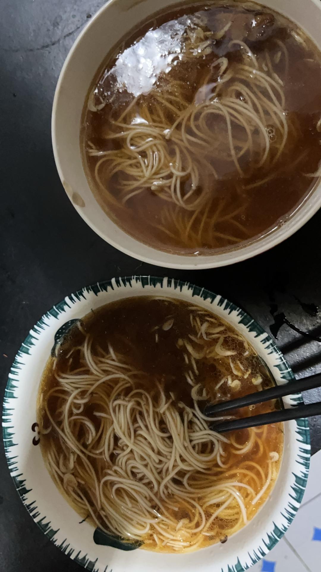 早餐来一碗清汤面，色香味俱全！