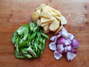 干锅土豆鱼籽福袋的做法 步骤3