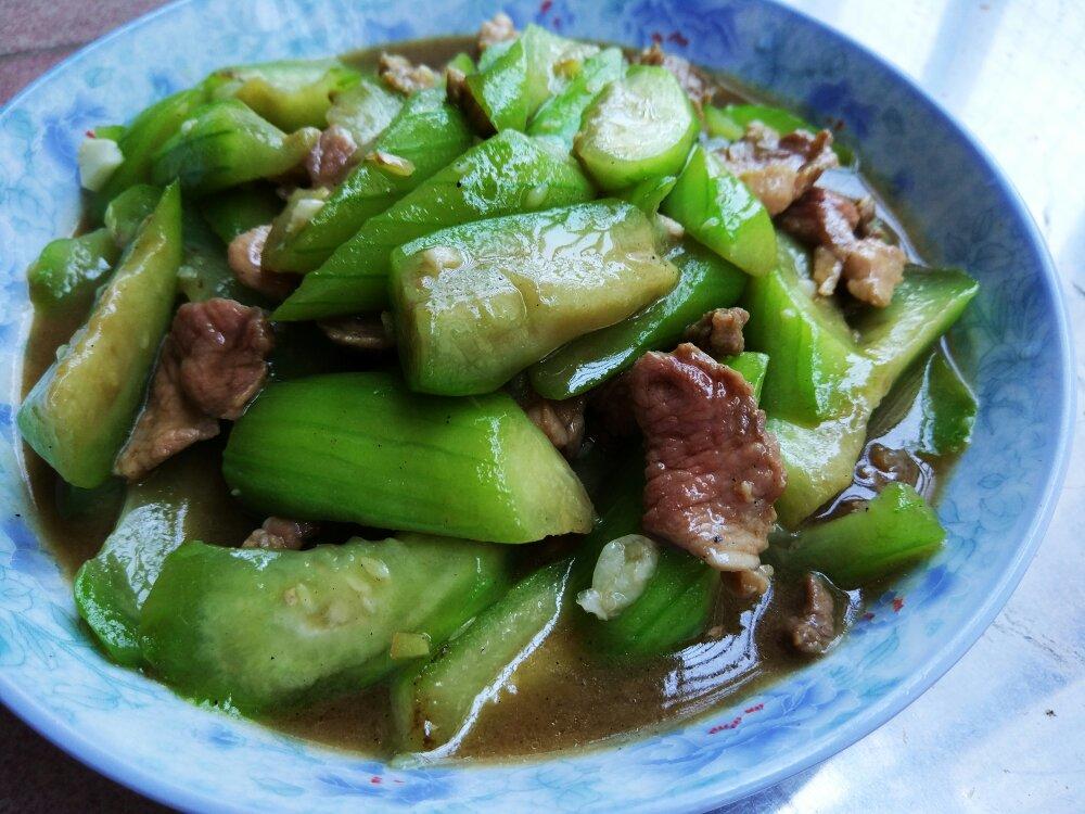 丝瓜炒肉片