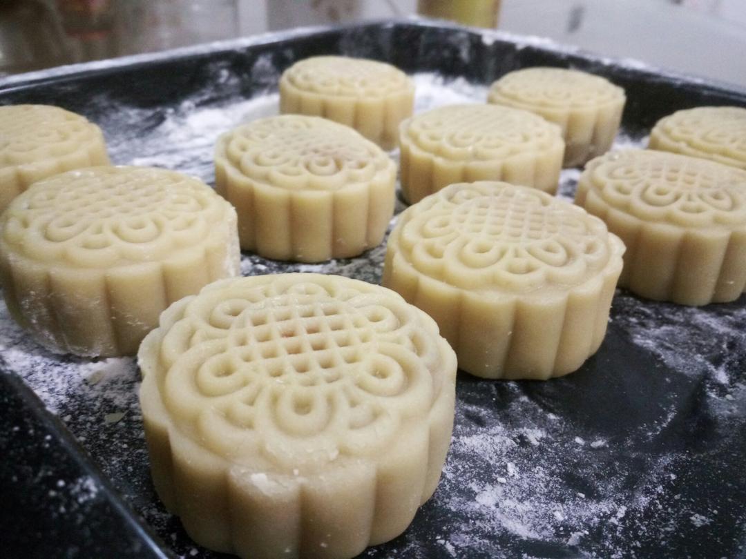 广式月饼－－蛋黄豆沙月饼