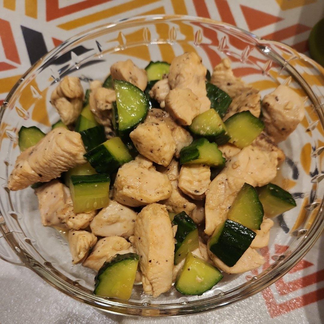 清爽解腻的黄瓜炒鸡胸肉，低脂低卡减肥食谱