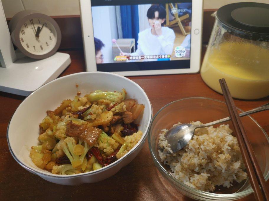 每次下馆子必点的脆脆的干锅花菜🙋