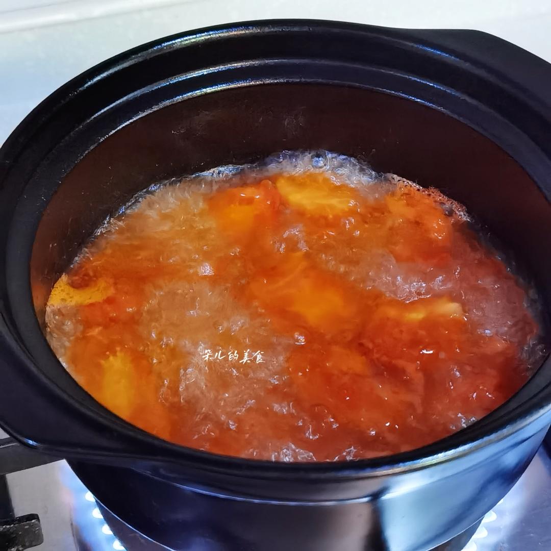 番茄酸汤砂锅肥牛面的做法 步骤3