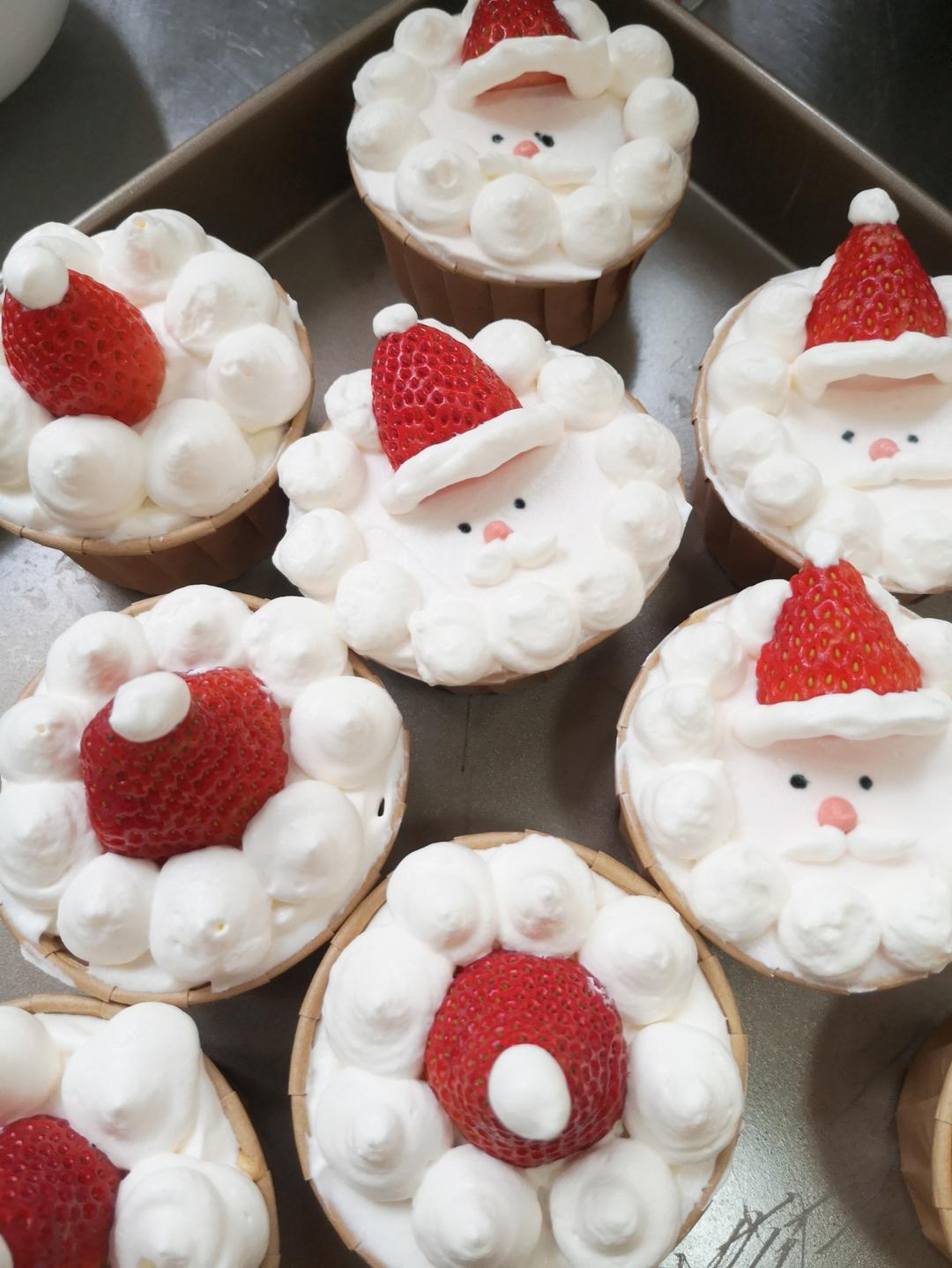 圣诞纸杯蛋糕(超详细视频教程)