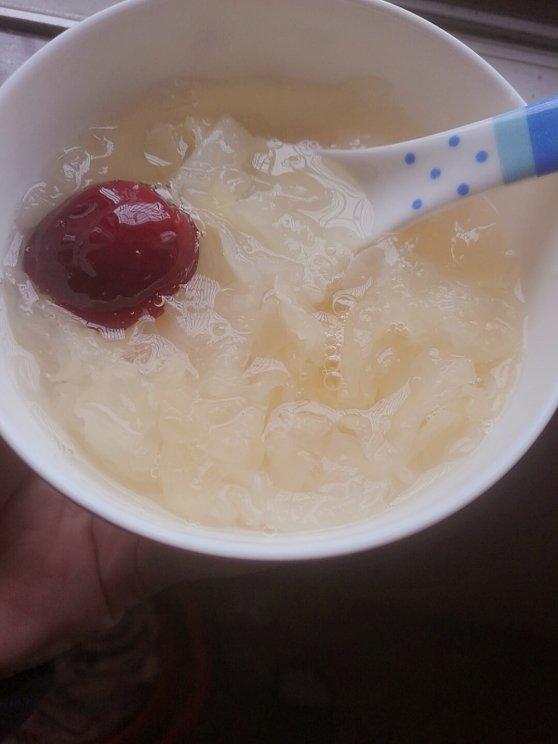 鲜银耳红枣汤 十分钟出胶