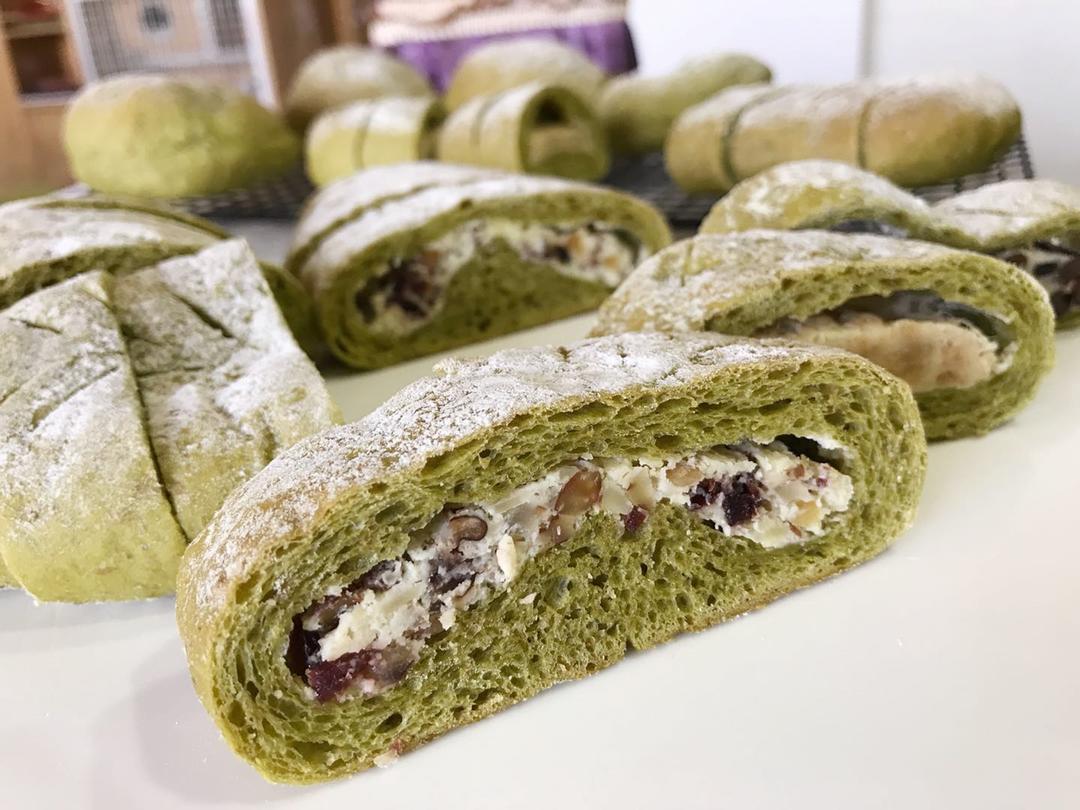 三种夹馅的全麦抹茶奶酪软欧（附三种简单欧包整形方法）