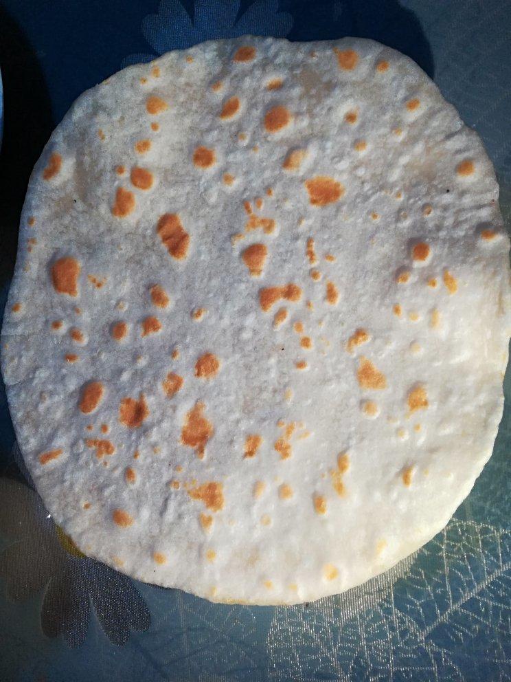 简单的烫面春饼(卷饼)吃起来不油的饼