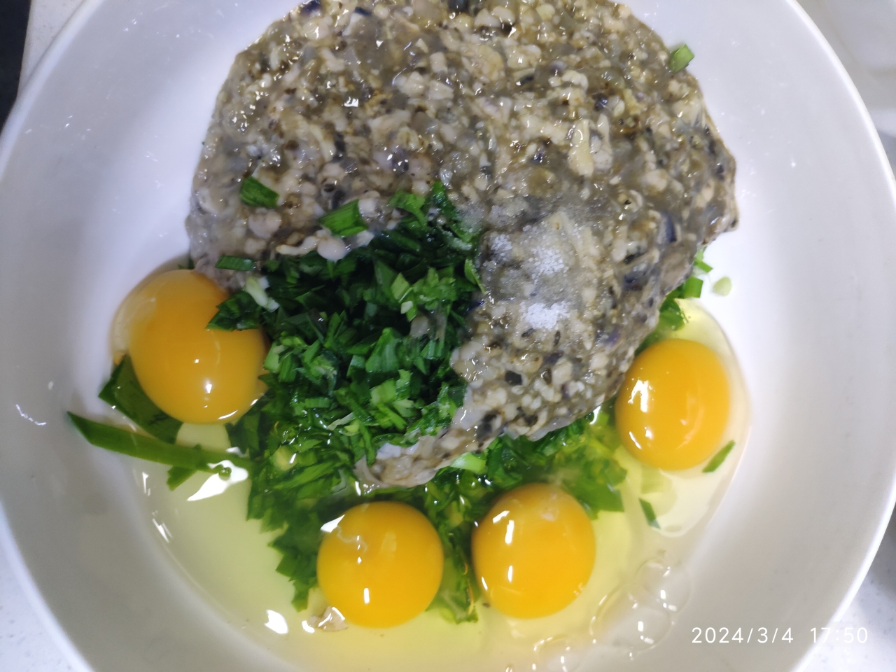 海蛎子韭菜塌鸡蛋的做法 步骤2
