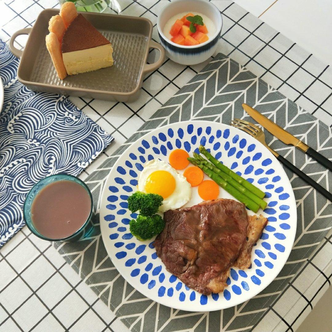 四分钟煎好一块鲜嫩多汁的牛排