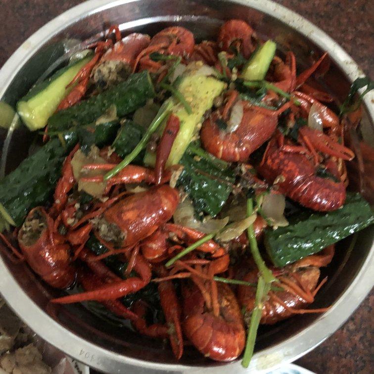 干净简单超香版十三香小龙虾（教你这么挑小龙虾，怎么彻底清洗）