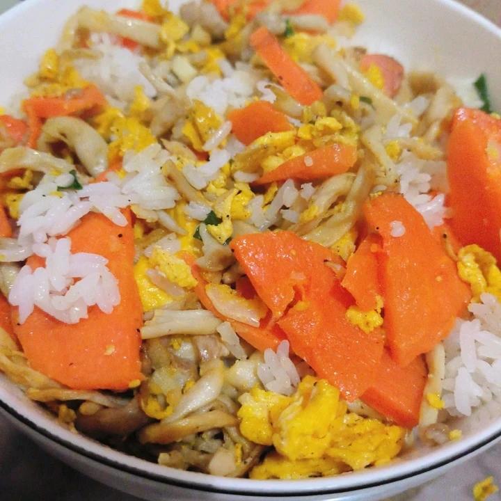 鸡蛋炒海鲜菇