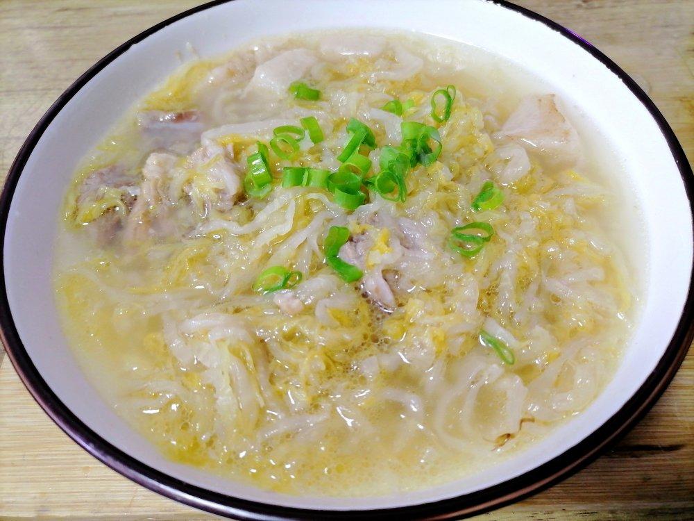 东北酸菜猪肉炖粉条