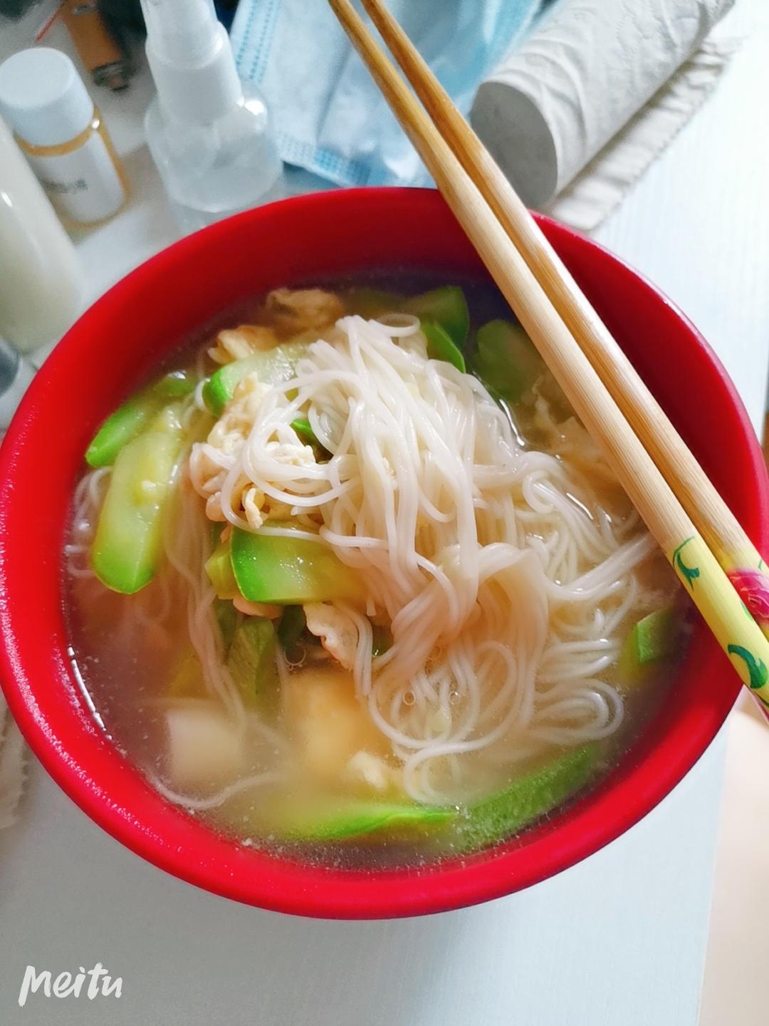 西葫芦鸡蛋面的做法