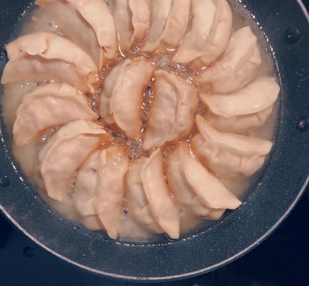 冰花煎饺（个人认为最好吃的饺子做法了！）