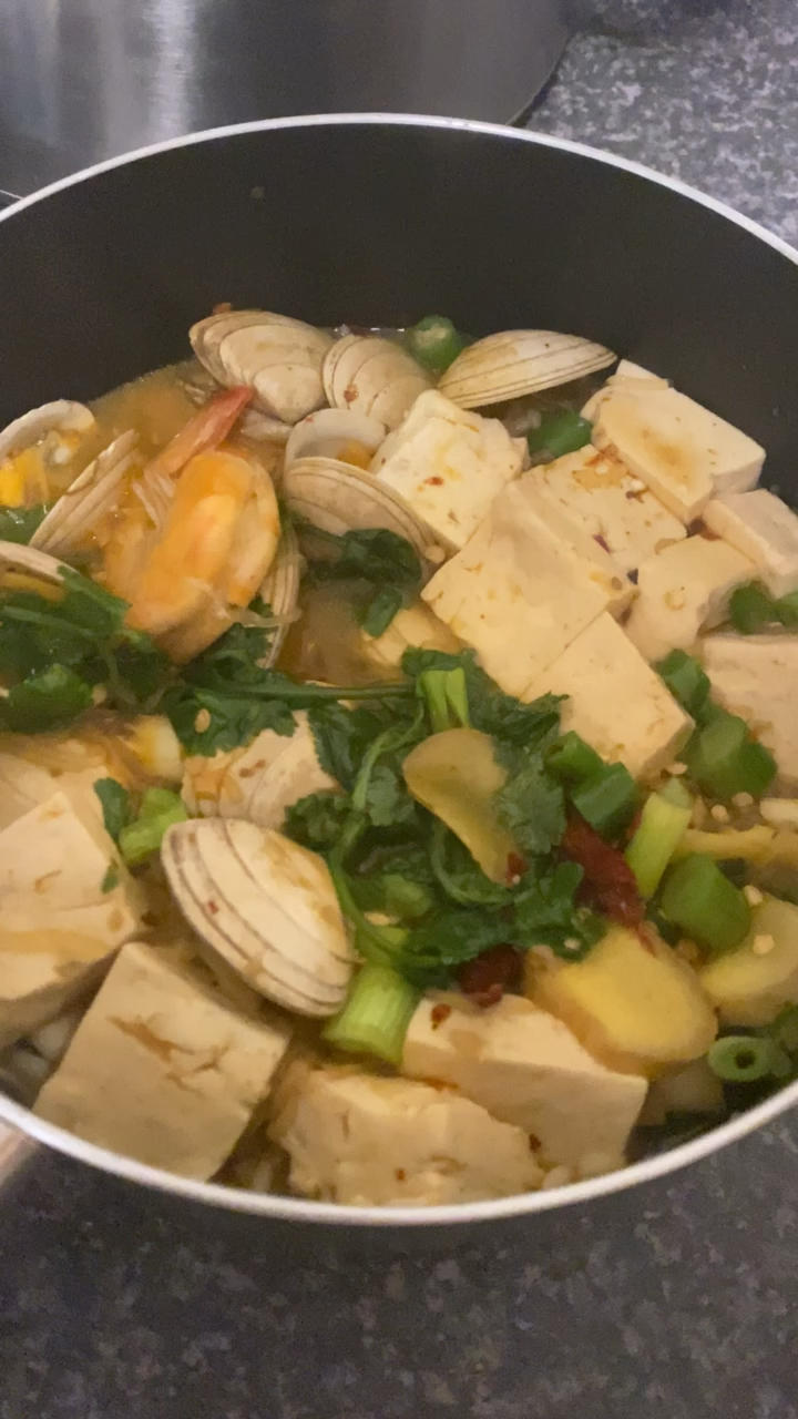 秘制花甲粉丝煲，味道秒杀路边摊