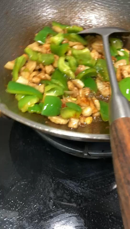 家庭版小炒肉，青椒五花肉，肥而不腻下饭菜，鲜辣香