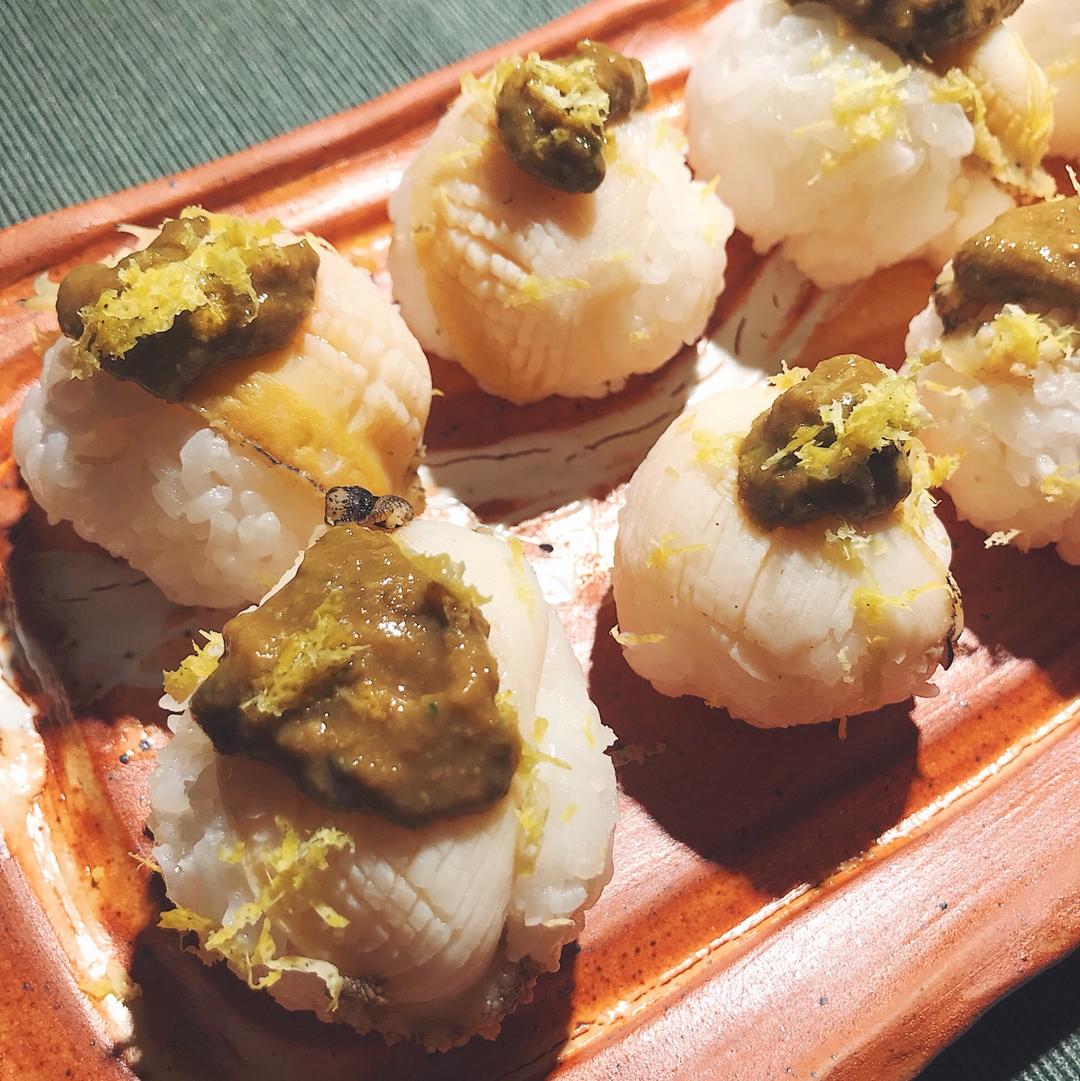 出汁做的鲍鱼手鞠寿司