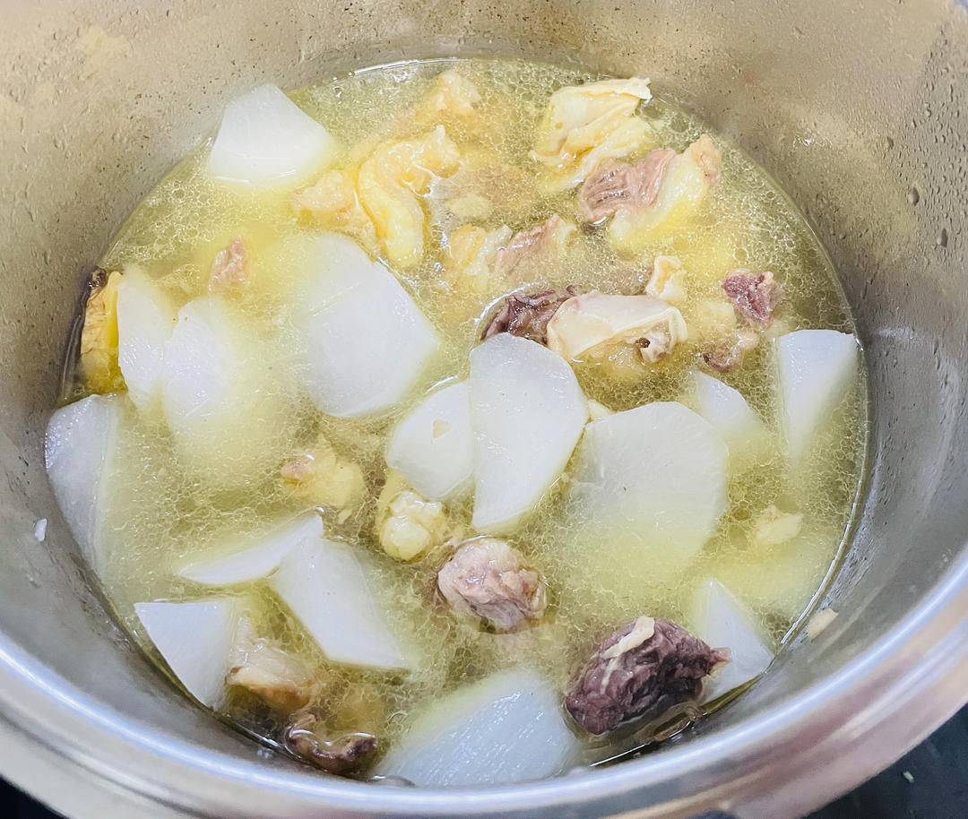 清炖白萝卜牛腩汤