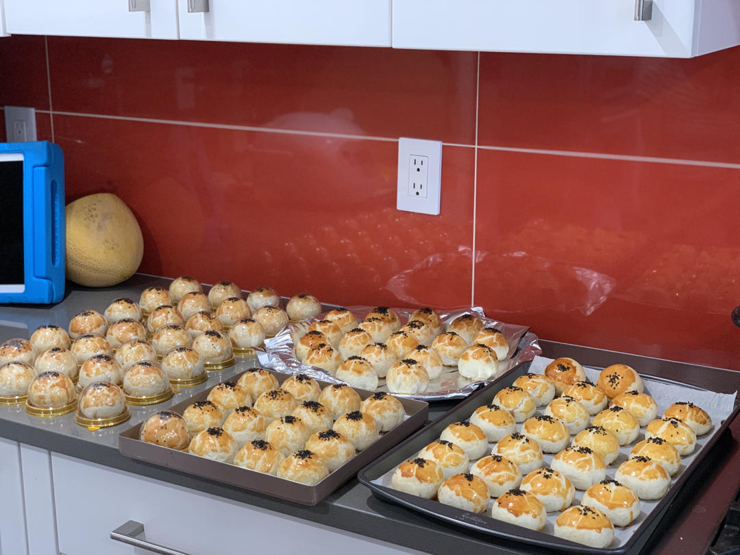 排四个小时队也买不到的鲜肉月饼，秘诀是放麻油！