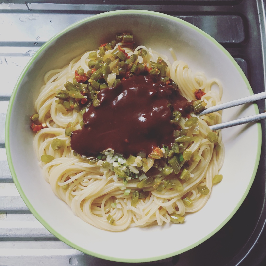 热干面酱汁调法/热干面