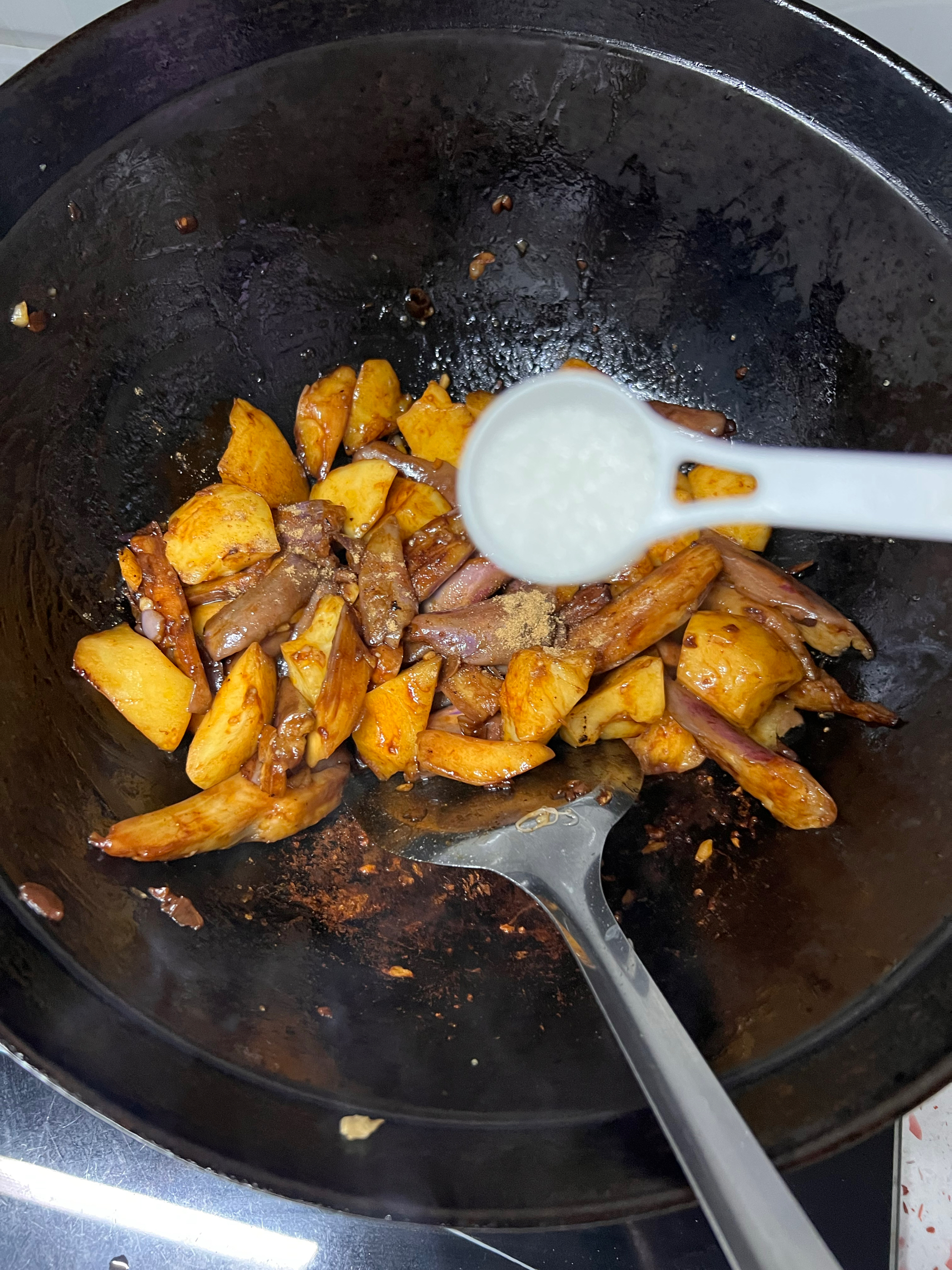 东北家常菜土豆烀茄子的做法 步骤12